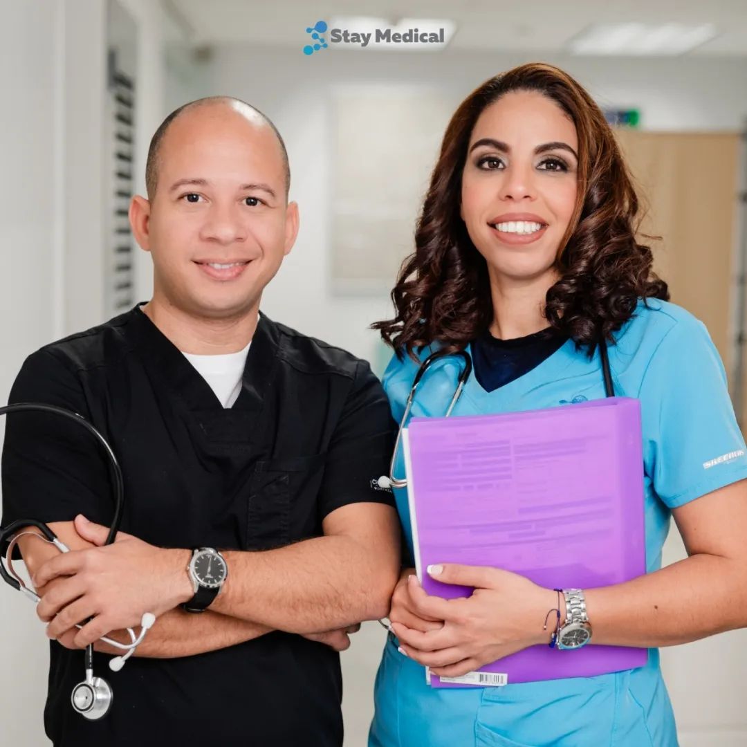 Roxana Chapotin y Hector de Stay Medical